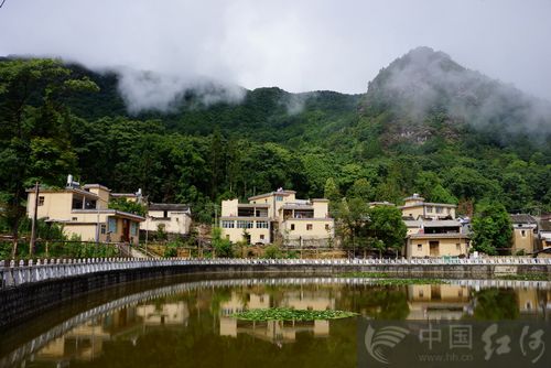 红河县龙甲村