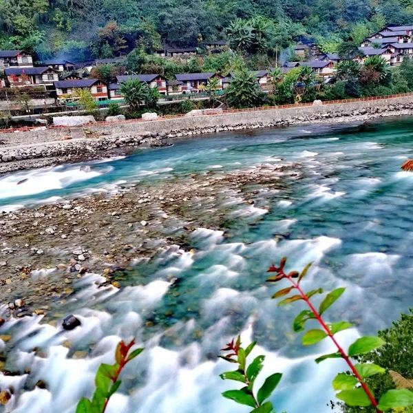 独龙江 · 碧绿江流