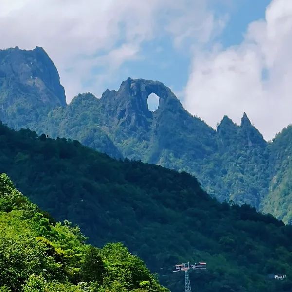 高黎贡山 · 石月亮