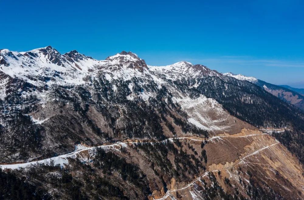 德贡公路 · 雪后盘山