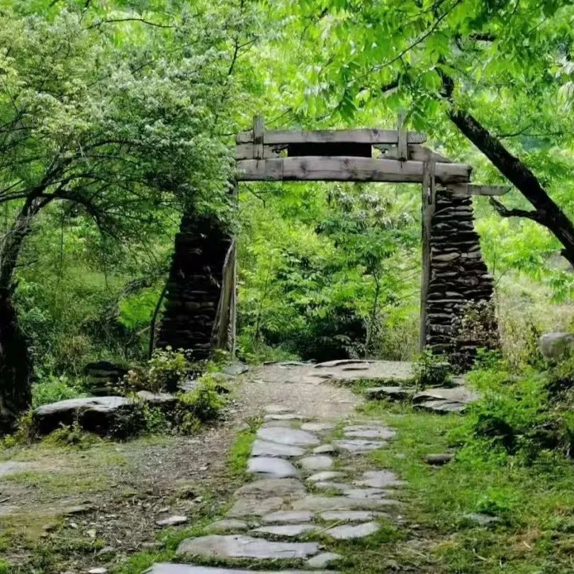 古墨村 · 石砌寨门