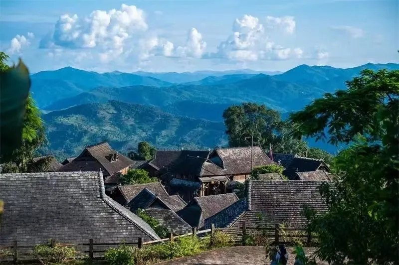 翁丁村 · 佤族茅草屋
