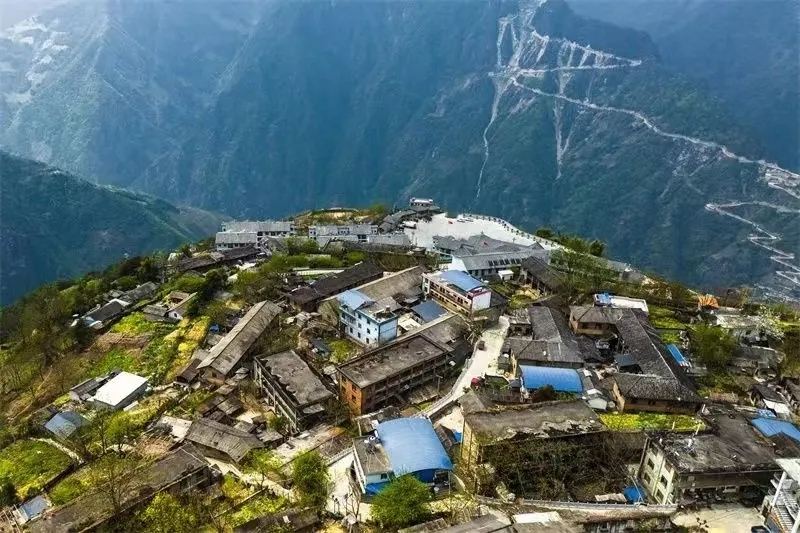 老姆登 · 山脊村寨