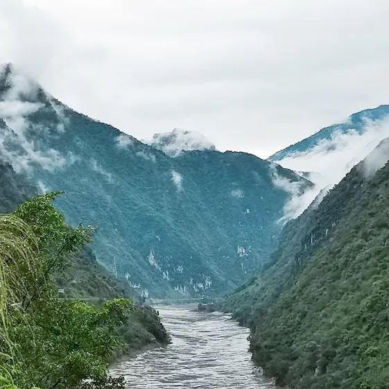 怒江大峡谷 · 云雾江流