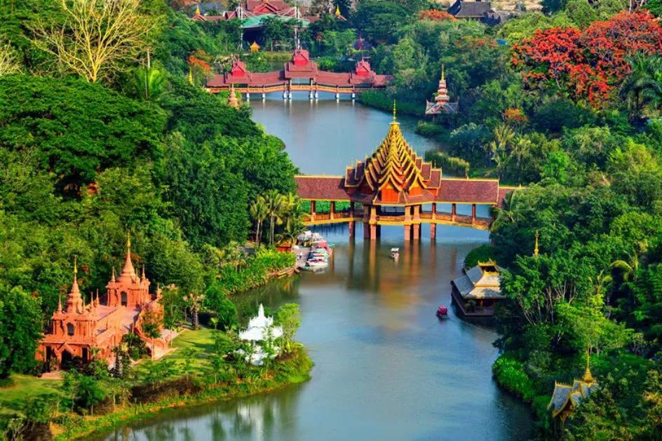 曼听公园 · 金顶水榭湖景
