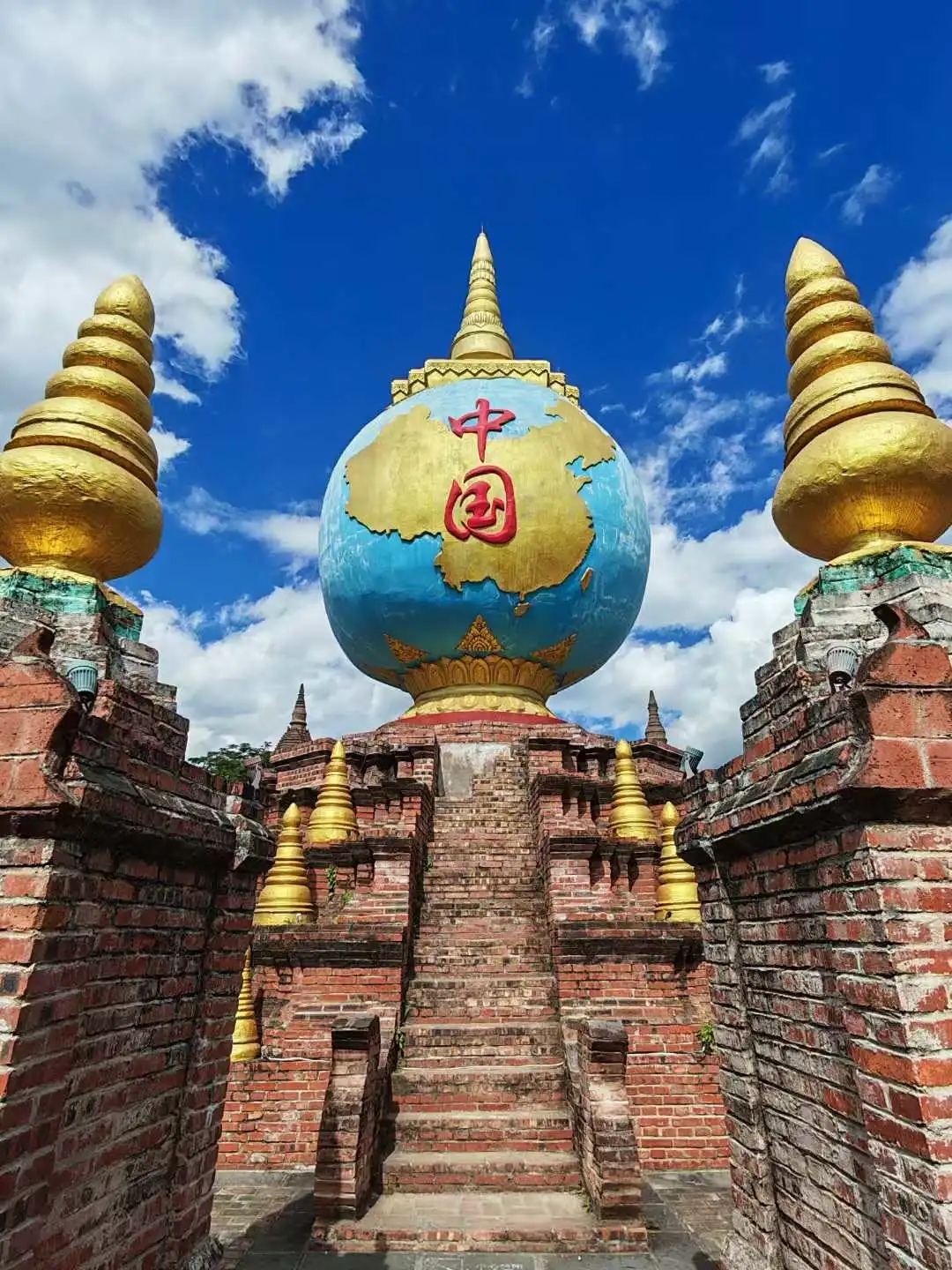 一寨两国 · 金塔