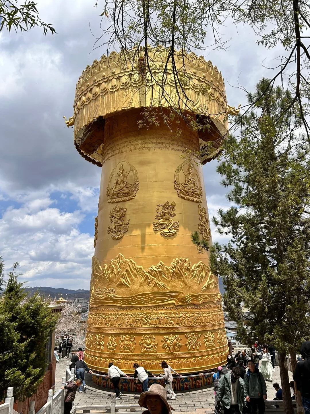 独克宗 · 大转经筒