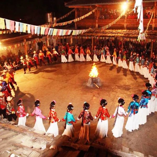 摩梭篝火晚会