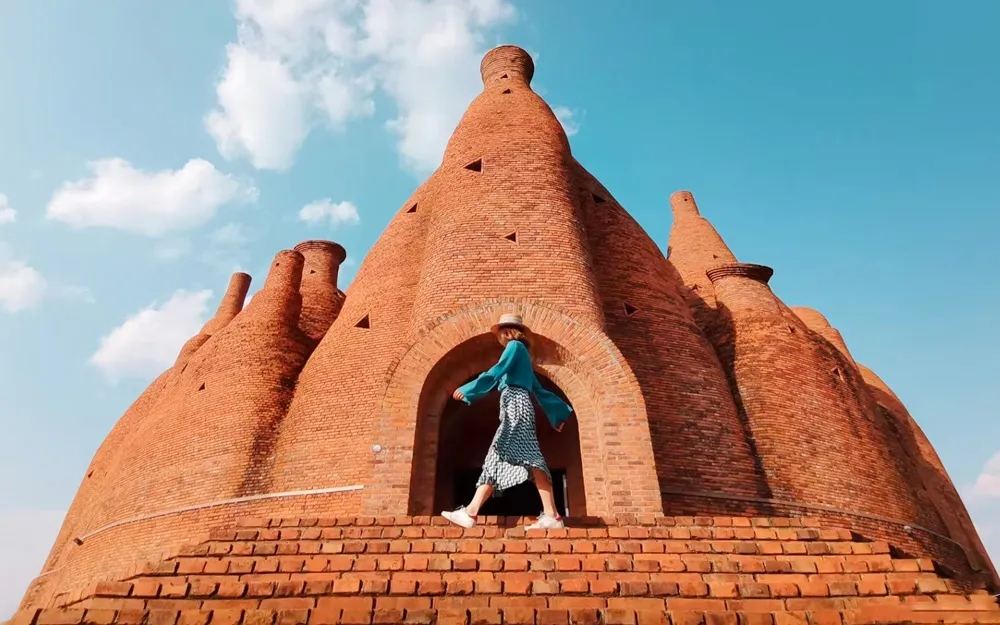 东风韵 · 红砖拱门