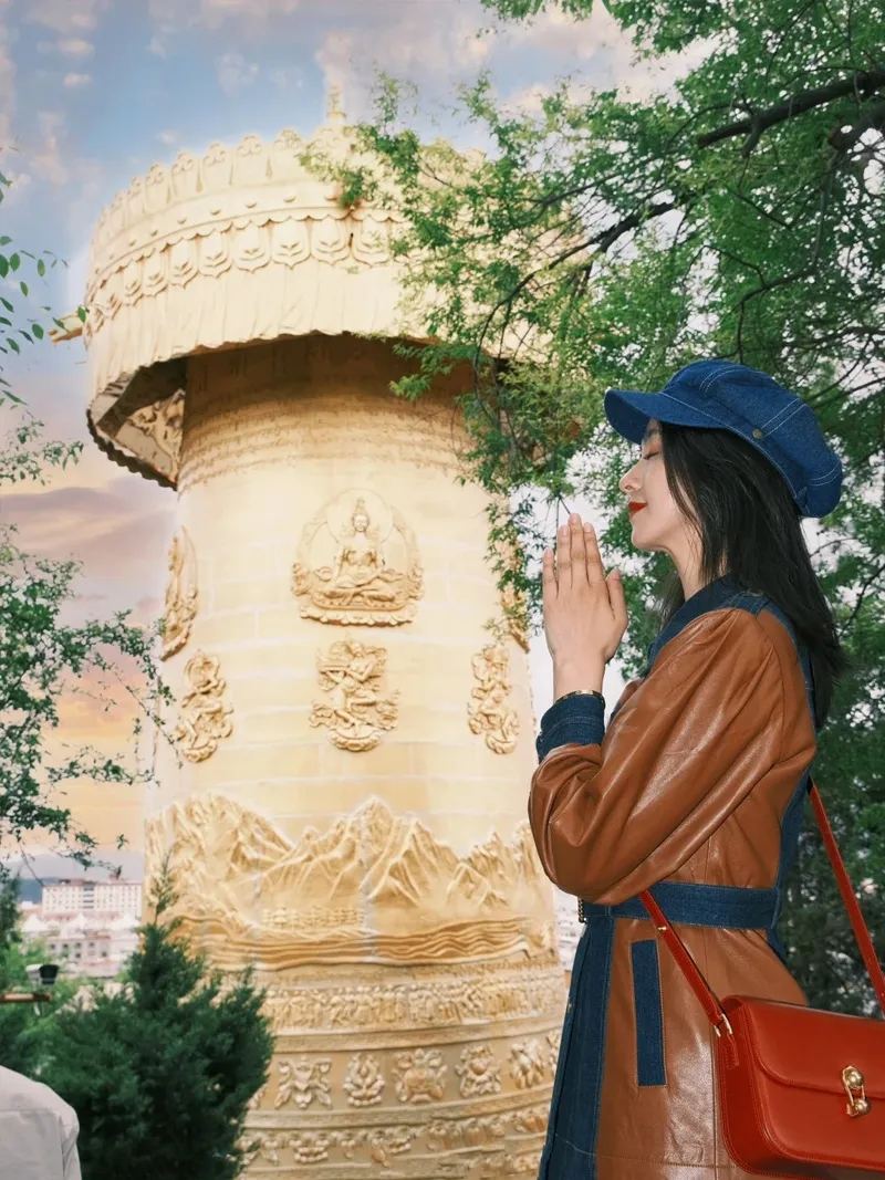 独克宗 · 大转经筒