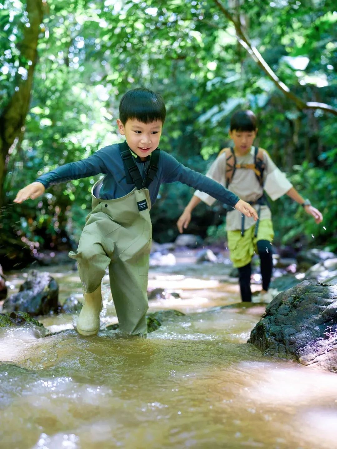 基诺山 · 雨林戏水